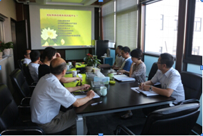 二輕商業公司黨總支組織“三嚴三實”專題教育第一專題學習研討